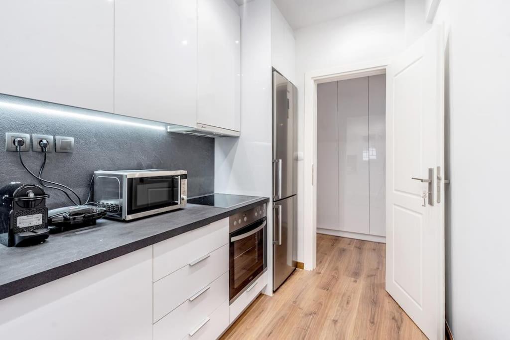 Modernised Athenian Apartment /W 2Br & 2Ba ภายนอก รูปภาพ
