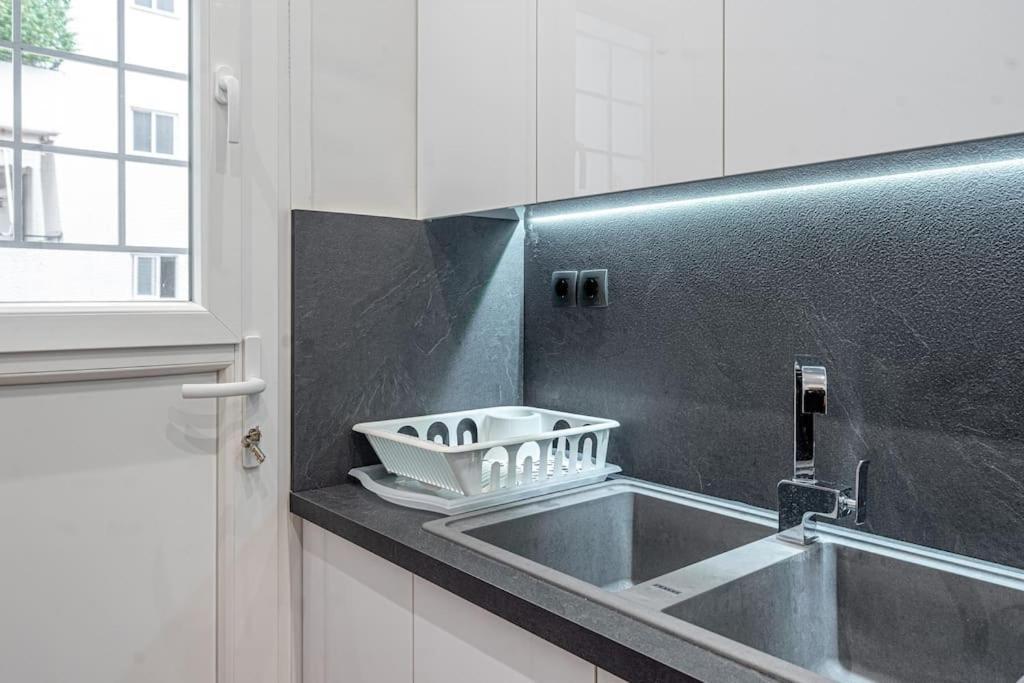 Modernised Athenian Apartment /W 2Br & 2Ba ภายนอก รูปภาพ