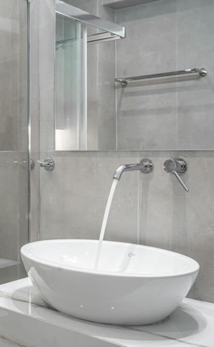 Modernised Athenian Apartment /W 2Br & 2Ba ภายนอก รูปภาพ